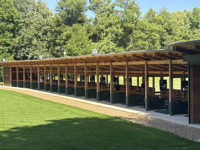 An image of the golf stalls.